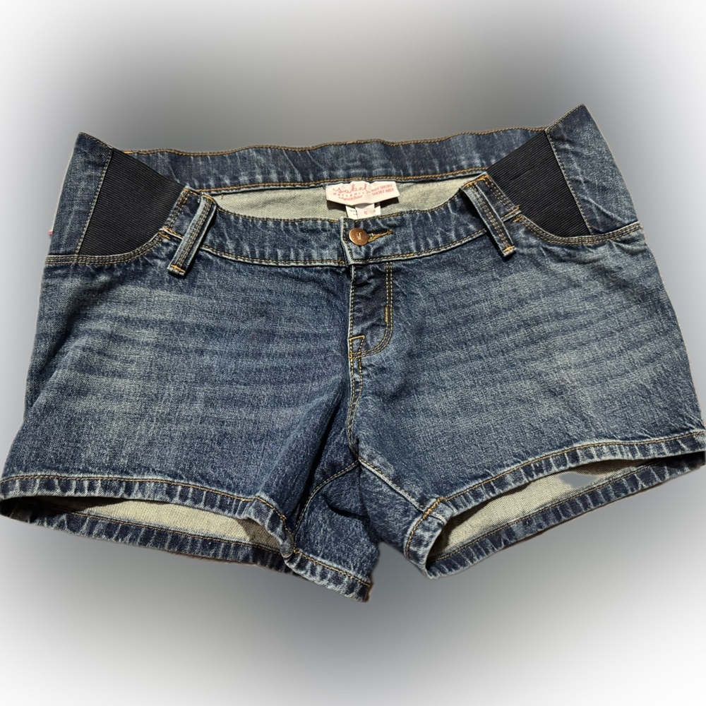 Isabel Maternity by Ingrid & Isabel Denim Midi Shorts Size 6 NWT